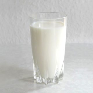 Молоко в стакане