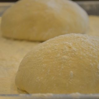 Тесто на столе