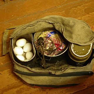 Сумка с туристкими припасами