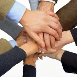 переплетенные руки, символ сотрудничества