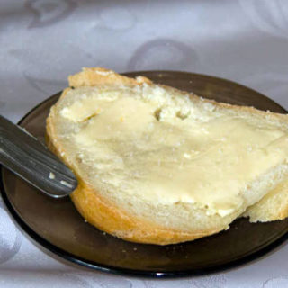 Булка с маслом
