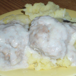 Тефтели в сметанном соусе