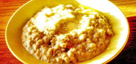 Овсяная каша на тарелке