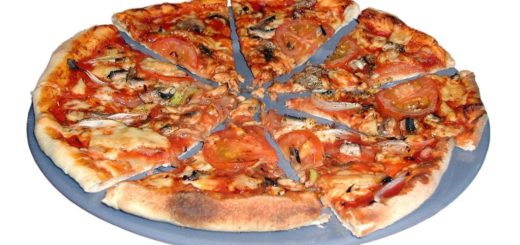 Пицца на блюде