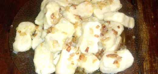 Приготовленные копытки на тарелке