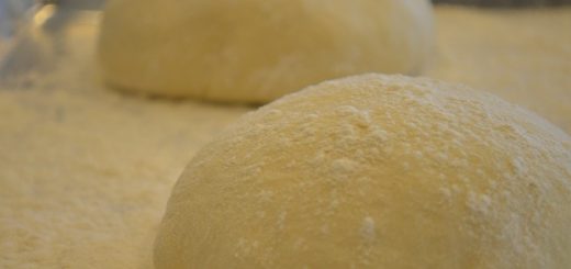 Тесто на столе